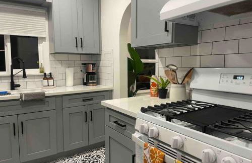 Huge Updated Spanish Apt - Steps to Beach & Bay! - Foto 7