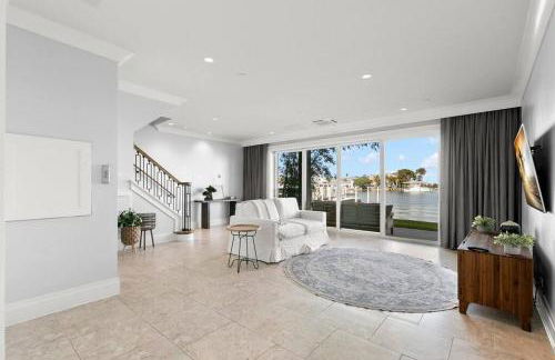 Waterfront Oasis 3 BR/4 beds~3 min walk to beach. - Foto 18