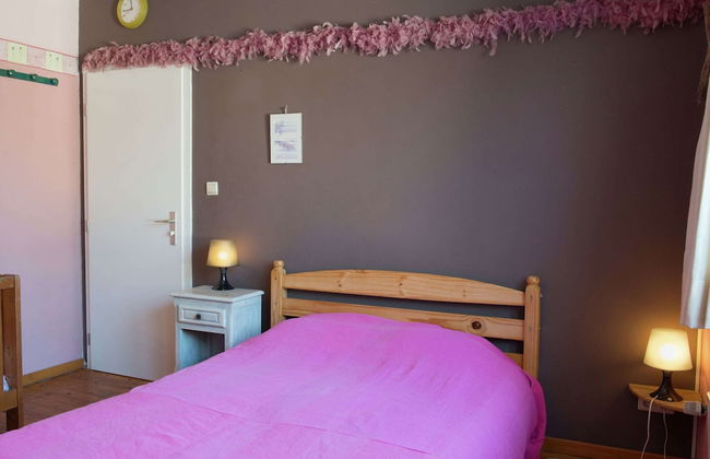 Holiday Home in Moutouyet With Pool & Sauna - Photo 4