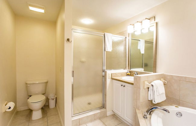 Messina Vacation Rental at Lely Resort. Spacious 3-BR, 2-Bath Condo with Lake Views and Handicap Accessibility. Enjoy Community Pool, Hot Tub, and Proximity to Naples Beaches and Dining - Foto 3