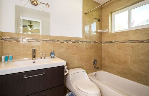 Tranquil Retreat with HEATED POOL Minutes to the Beach - Foto 21