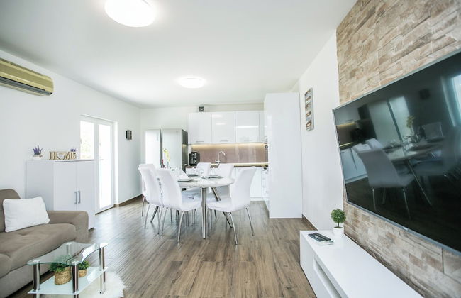 Modern House W.large Garden & Children Playground - Foto 1