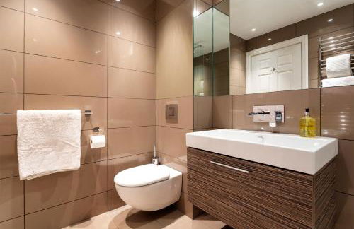 Veeve - Garden Square Serenity - Photo 13