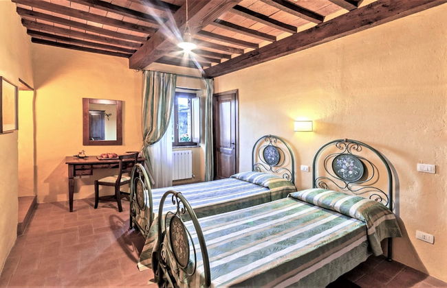 Umbrian Farmhouse Retreat With Private Pool and Garden - Foto 4
