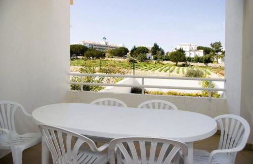 Os Apartamentos A Ramos na Praia da Galé Estão inserido em Condomínio com PISCINA, Fica apenas a 350 Metros da Praia da Galé - Apartamentos com Ar Condicionado tanto nos Quartos como na Sala, Smart TV com Prime Vídeo e Cozinha Completa - Foto 60