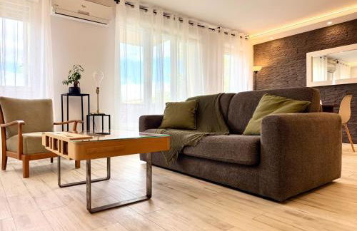 LA PROVENCE - '' TRAVELLER AWARD 2026 '' - Charming modern family apartment, pool & private parking near Avignon, fully renovated with interior-architect design - Foto 8