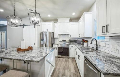 Stunning New Kitchen, Mins to Lake, Gas Firepit, Mins to Glen Rose Medical Center - Foto 21