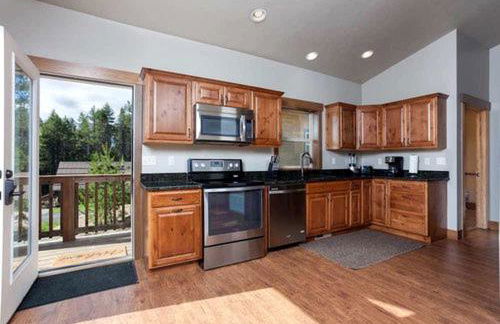 Sunny Mountain Cabin for a Group Getaway in West Glacier, Montana - Foto 50