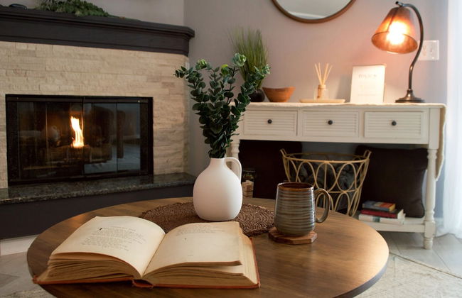 French Inspired Stay Fireplace Coffee bar Cozy - Foto 24