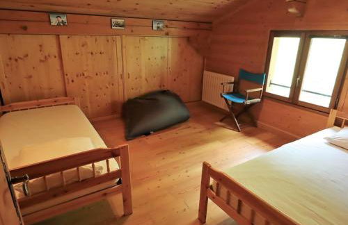 Chalet Familial pour 10 Pers. à Proximité des Pistes et Commerces avec Cheminée et Wifi - FR-1-342-232 - Foto 9