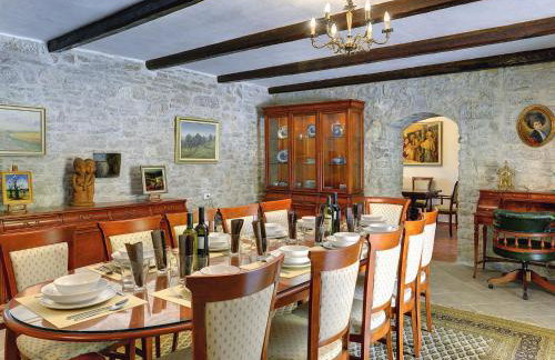 Holiday Home in Rojnici With Private Pool - Photo 24