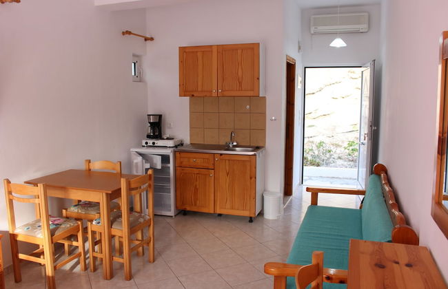 Aaron Studios Apartments - Photo 5