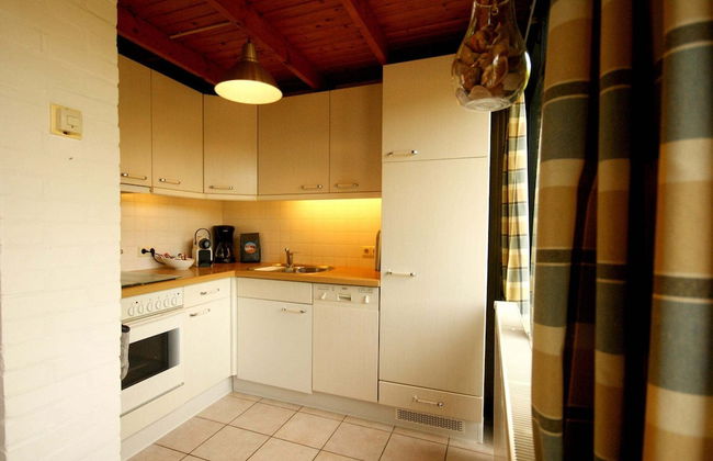 Nice Holiday Home for 5 People, Within Walking Distance of the Beach - Photo 2