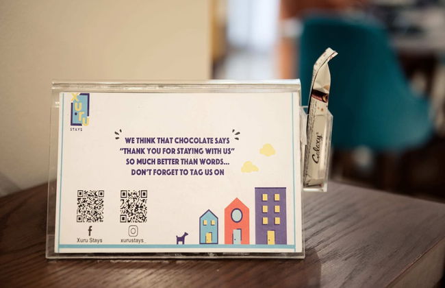 Xuru Stays I Waterfront Designer 2BR - 5 min to Airport - Foto 17