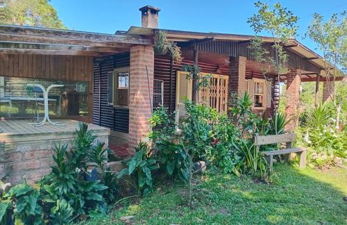 Chalé alpino em canela rs todo mobiliado com cozinha lareira split Wi-Fi 2 quartos perto do centro - Foto 48