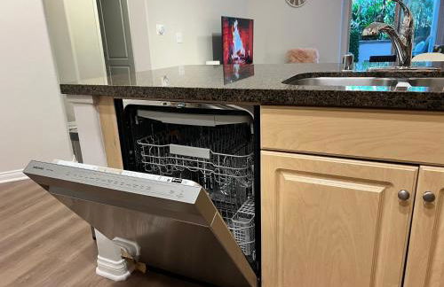 Spacious 1bdrm apartment 10 mins to Cedars-Sinai by car FREE Parking, King bed - Photo 12