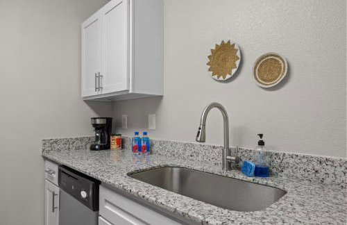 3BEDS, Resort, Pool, near UT 5mins to Downtown - Foto 10