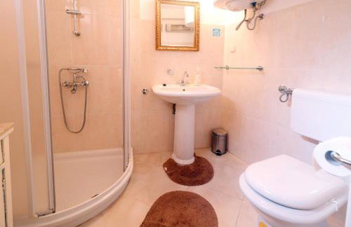 Kamene Priče rooms, music and food - Photo 9