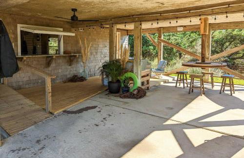 Walk to Bay and Boat Launch Beach House in Avon - Foto 26