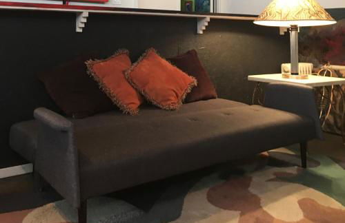 SPACE CASTLE: a 1950s Gas Station transformed into an Art Themed Wonderland - Foto 32