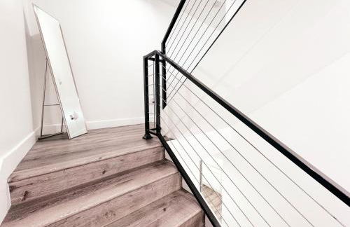 Cozy 3 BR Townhouse with Balcony - Photo 21