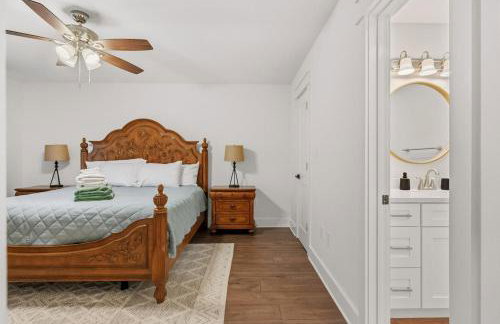 Boho Retreat with 2 Masters and Plenty of Space - Foto 48