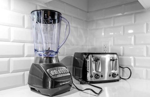 Sleek Doral Retreat 1 Bed Oasis With Free Parking - Foto 13