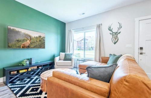 Unique Townhome 2 Car Garage & AC - Foto 3