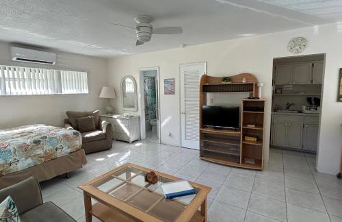 Bahama Beach Club Pompano - Fort Lauderdale - Charming and Cozy Studios & Apartments close to Beach with heated Pool - Photo 83