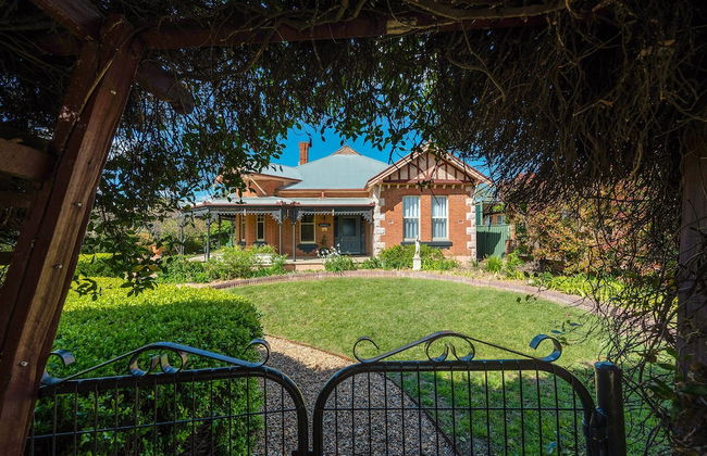 'Lauralla' by Your Innkeeper Mudgee - Photo 16