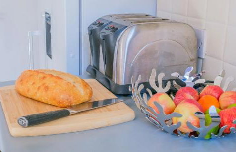 4-Bed Family House in Leeds with park view - Foto 8