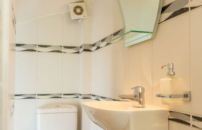 Bright & Spacious two-floor Family Garden Home - Foto 46