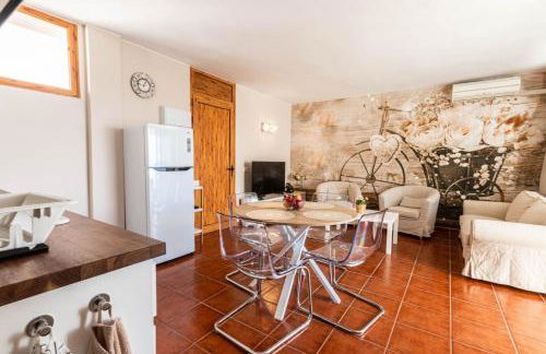 Golden Sunny View Apartment - Photo 3