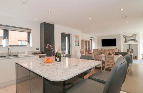 Agua de Plata, 16 Wakeling Island, Silverlake - Photo 8