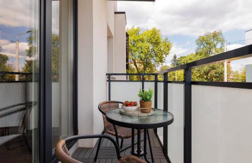 Apartament Wesoła by Stay&Rest - nowoczesność w centrum z balkonem - Photo 11