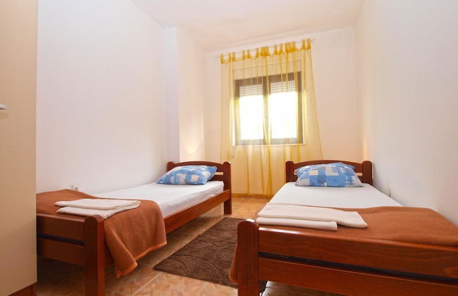 Apartment 1408 - Photo 5