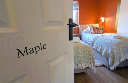 CHERRYTREES 5 Bed House, Sleeps 10, 3 Bathrooms, Parking, Ideal for Groups and Work Stays - Foto 35