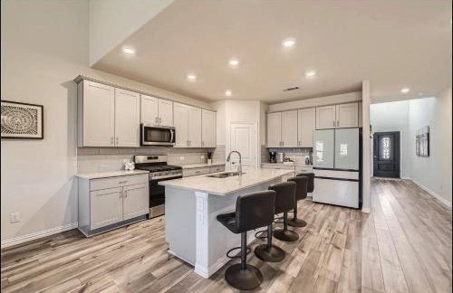 Furnished 5-bed-3-bath Executive Home - Foto 1
