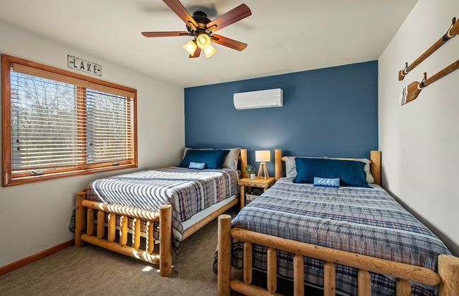 Lake View Chalet by Avantstay Lake Access Deck - Photo 30