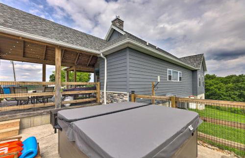 Chic Williamstown Retreat with Pool and Hot Tub! - Foto 32