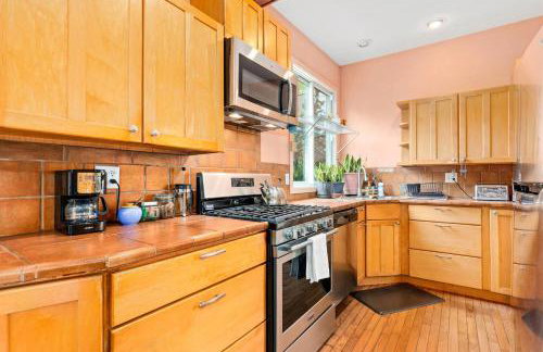 Unique Eastport Bungalow w Yard - Foto 16