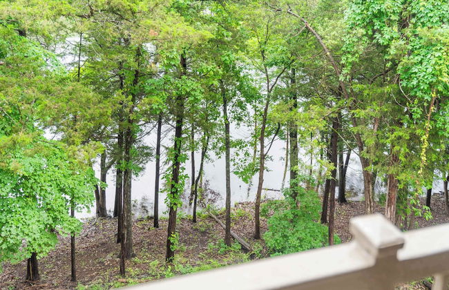 Lake Hideaway Waterfront Condo w/ Resort Perks! - Photo 30