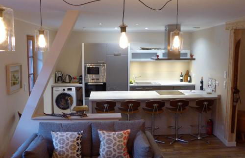 Poles Apart - Foto 4