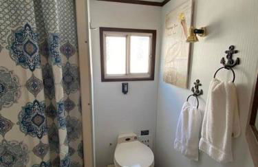 Unique and Serene Sunset Houseboat for 4 - Foto 2