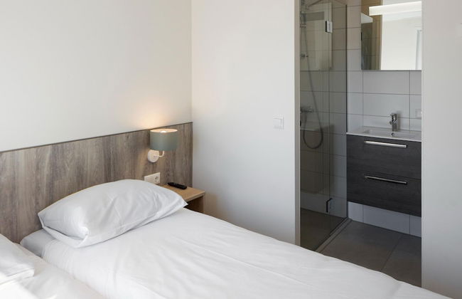 Bungalow at Nieuwvliet Bad Beach Resort - Photo 3