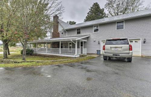 Remodeled Pittsboro Farmhouse Sitting on 220 Acres - Foto 28