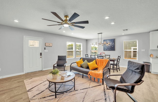 Spacious & Homey 4br/3ba W/amenities Near Downtown - Foto 17