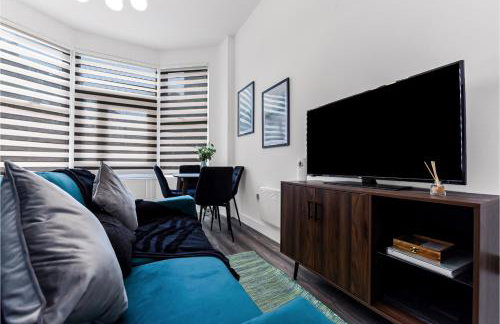 Fabulous One Bedroom Flat with Private Garden - Photo 9