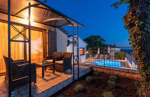 Einzigartige Villa mit Salzwasserpool, Panoramablick, Bikes, Trampolin, Tischtennis - Foto 35