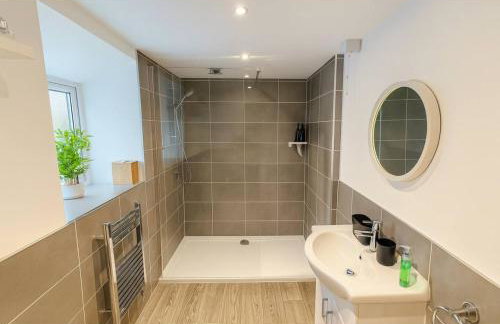 Spacious 2-Bed - Hospital & City Nearby Parking Pet Friendly - Foto 17